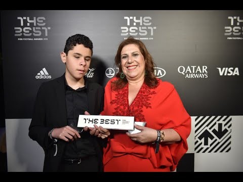 Vì sao cậu bé mù Nickollas được FIFA chọn ‘Best fan’?