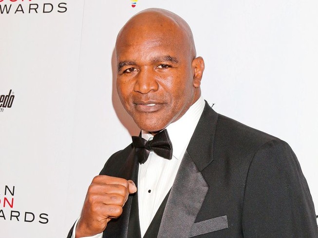 Sốc: Holyfield trở lại sàn đấu