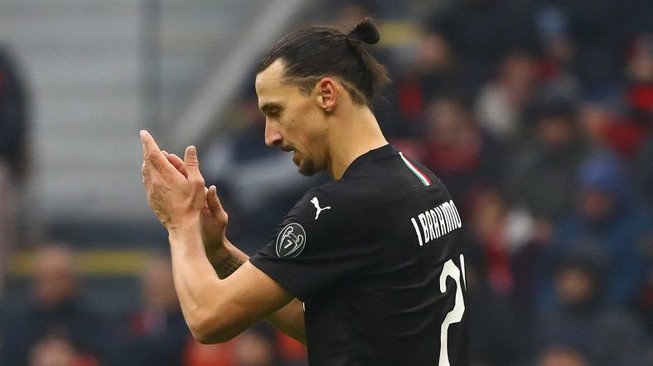 Ronaldo có hat-trick đầu tiên, Ibra bị đập tượng vẫn ngó lơ