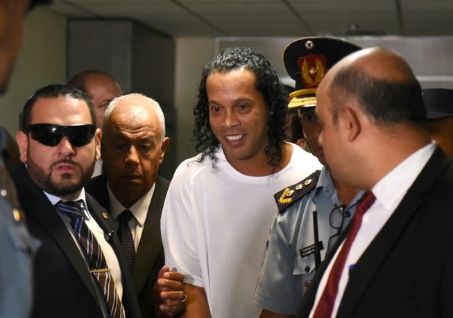 Ronaldinho không biết mình sử dụng hộ chiếu giả