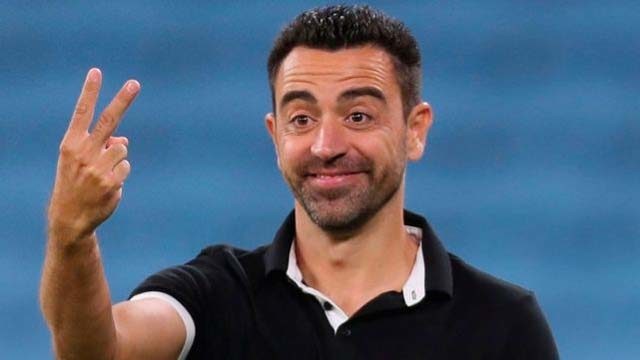 Chưa về Barcelona, Xavi đã 'kéo bè, kéo phái'
