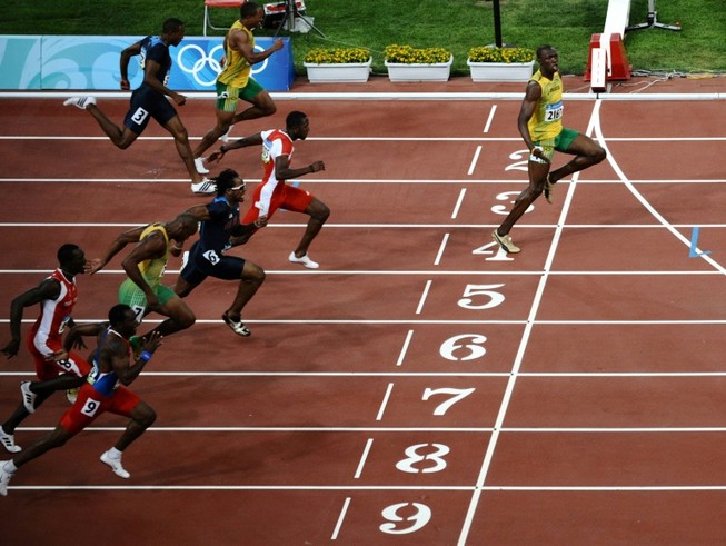 Ảnh 'giãn cách xã hội' của Bolt nửa triệu 'like' 90 ngàn 'còm'