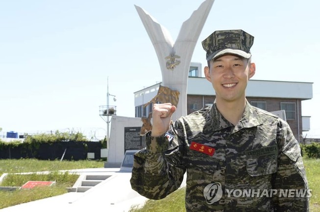 Son Heung-min tốt nghiệp khóa quân sự loại ưu
