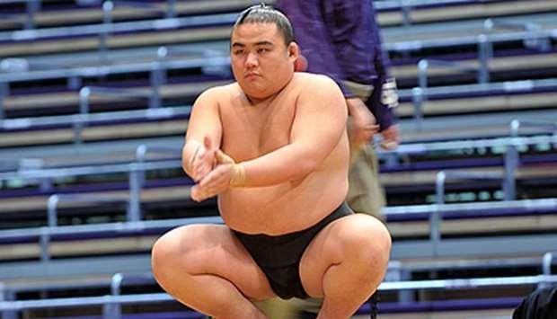 Nhiều bệnh viện Nhật lúng túng, 1 đô vật Sumo qua đời