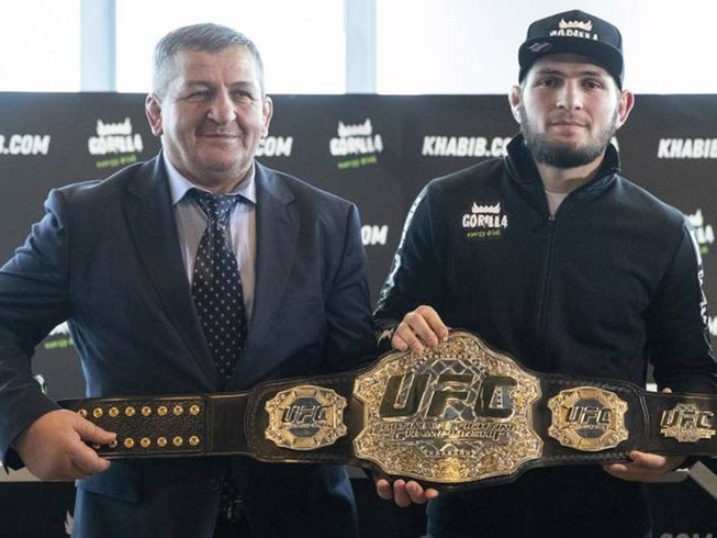 McGregor cầu nguyện cho bố của Khabib khỏi bệnh
