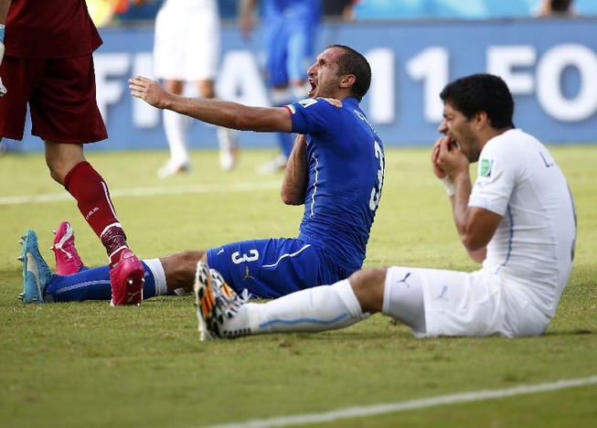 Bị Suarez cắn ở World Cup, Chiellini vẫn nói lời yêu thương