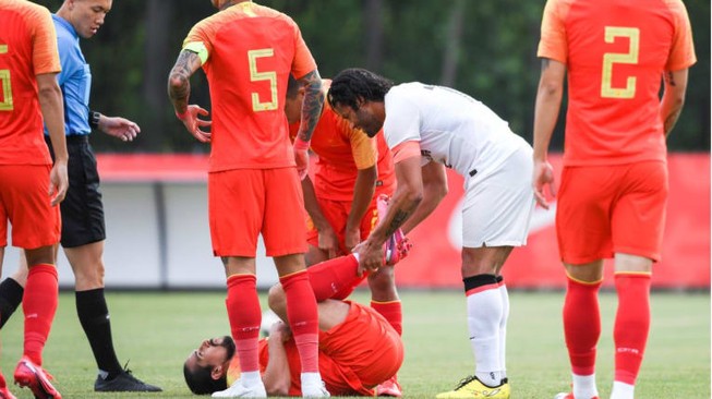 Thầy trò Lí Thiết làm lu mờ bộ ba Brazil