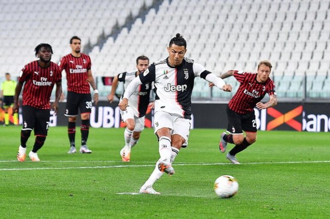 Ronaldo suýt hóa tội đồ, Juventus trầy trật vào chung kết