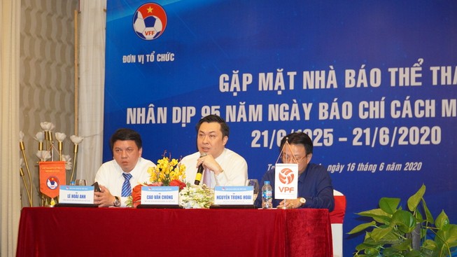 Cần chấn chỉnh việc HLV trưởng không họp báo, phóng viên ‘lậu’