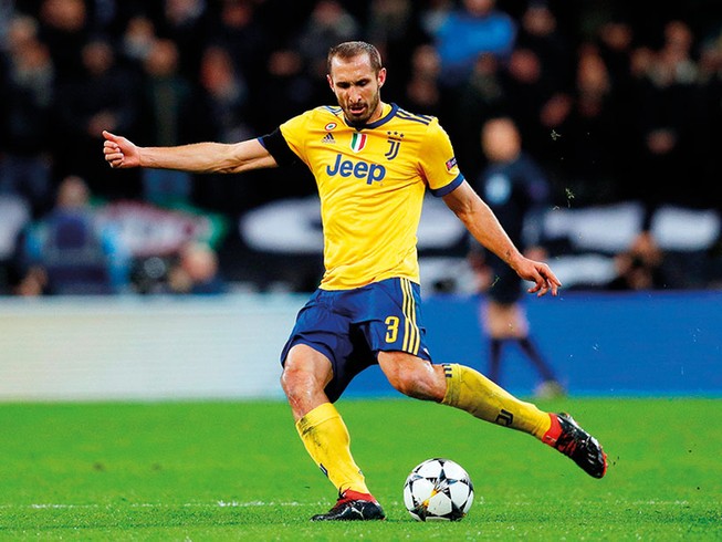 Chiellini so sánh Ronaldo và Ibrahimovic