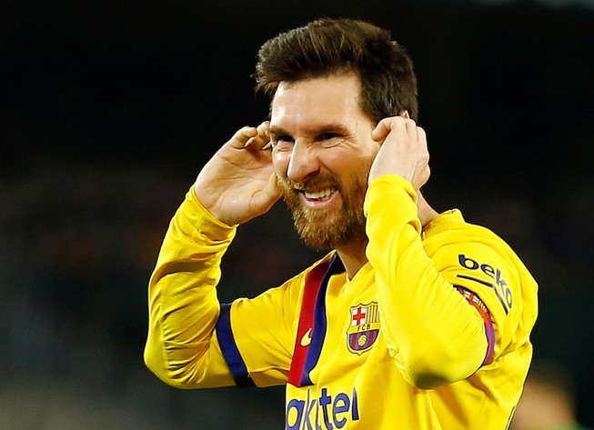 ‘Cánh cửa sắt’ thả xuống, Messi thoát đường trời