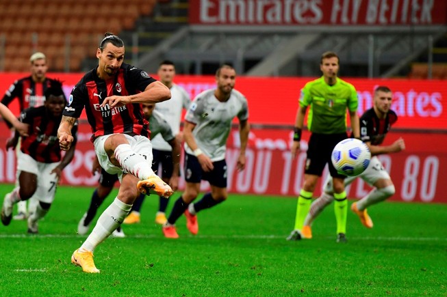 'Ông già' Ibrahimovic lại… 'nhả đạn'