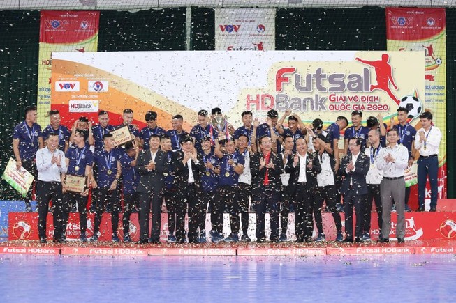 Thái Sơn Nam vô địch, cựu quả bóng vàng giành vua phá lưới