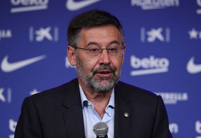 Messi nắm mấy chân ghế của Bartomeu?