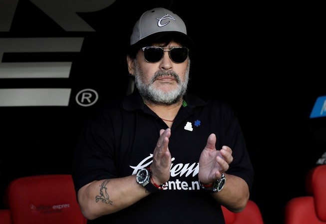 Kỷ niệm 60 năm cuộc đời, Maradona xoáy vào nỗi đau người Anh