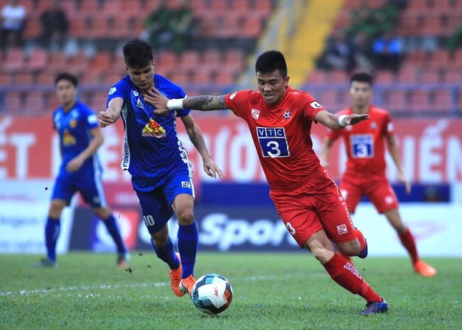 Nam Định vượt ải giờ chót đẩy Quảng Nam rớt hạng V-League