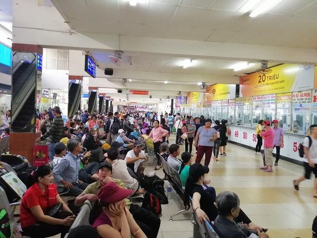 Người dân hối hả rời Sài Gòn nghỉ lễ 2-9