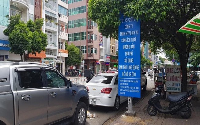 Đề xuất 5 giải pháp để 'dẹp' tiêu cực thu phí đỗ xe lòng đường
