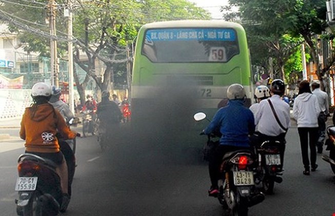 Thanh tra Sở GTVT kiểm tra khí thải tại Bến xe Miền Tây