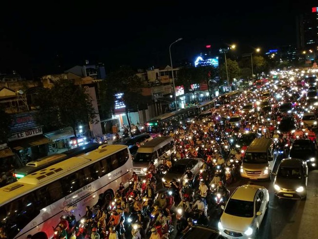 Dừng, đỗ xe ở khu vực cầu Sài Gòn sẽ bị phạt