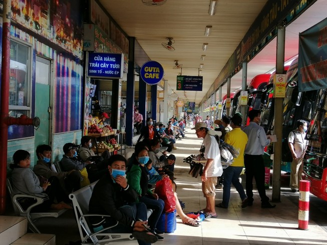 Cận cảnh bến xe trong mùa dịch Corona