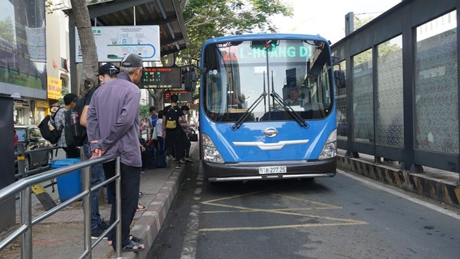 Thí điểm thanh toán tự động trên xe buýt đến hết tháng 12