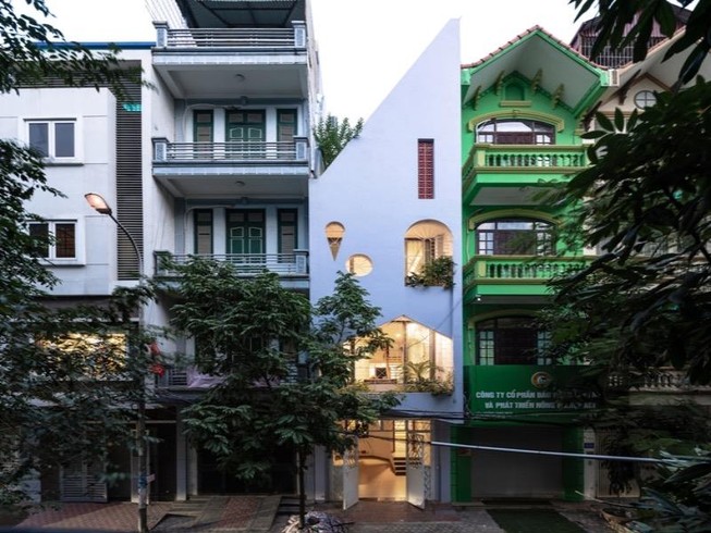 Giải pháp lấy ánh sáng và gió cho nhà chật hẹp