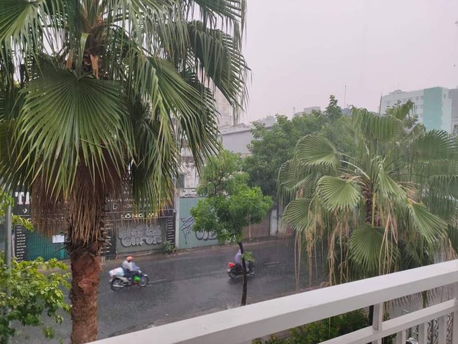 Hôm nay và ngày mai TP.HCM có mưa giông vào chiều, đêm