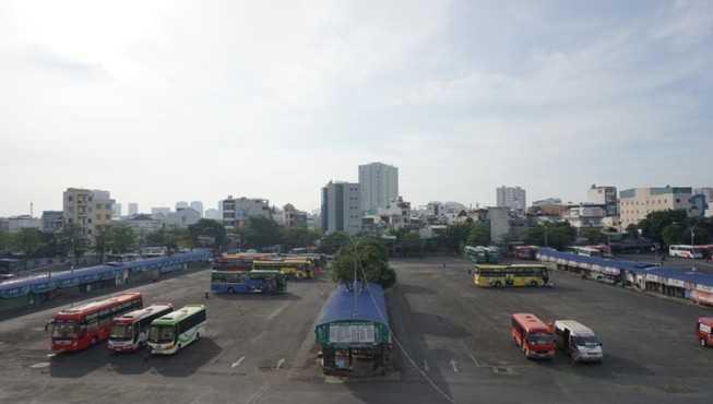 Hai bến xe lớn nhất TP.HCM vắng lặng ngày đầu mở cửa lại