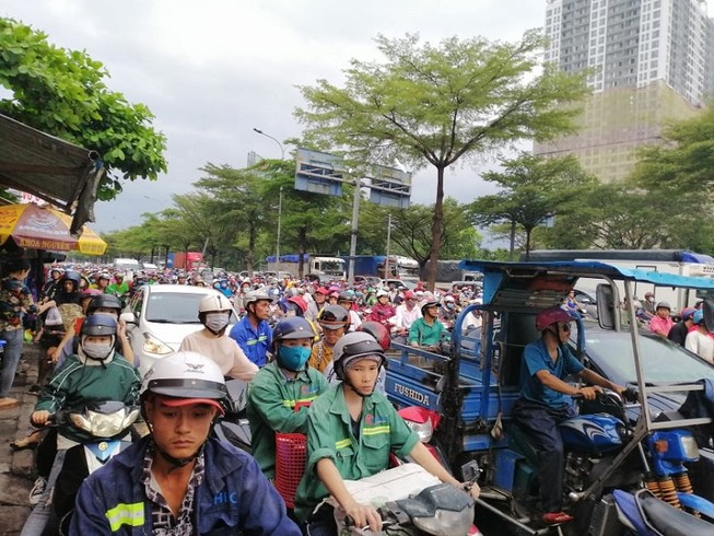 Cấm xe tải trên 2,5 tấn lưu thông trên đường Nguyễn Văn Linh