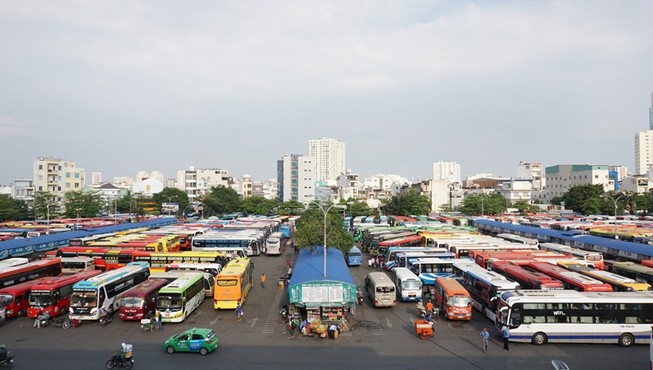 Hai bến xe lớn TP.HCM: Nơi vắng bóng, nơi đông đúc