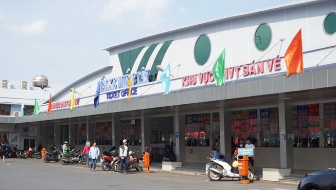 Sau kỳ nghỉ dài, Bến xe Miền Tây vẫn vắng vẻ