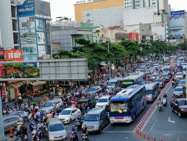 Xử lý gấp ùn tắc giao thông trên đường An Dương Vương