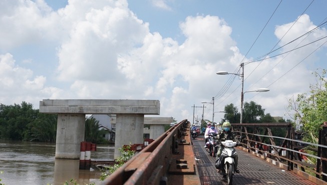 Gỡ vướng nhiều cây cầu ở TP.HCM ‘tắc tị’ vì mặt bằng