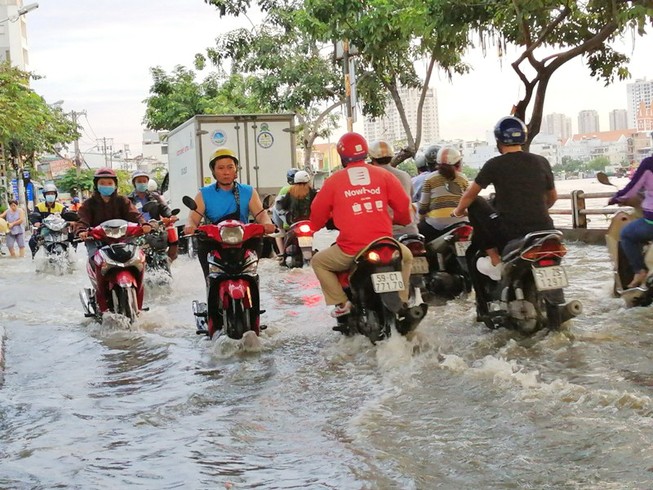Hôm nay, TP.HCM sẽ mưa trên diện rộng kết hợp triều cường