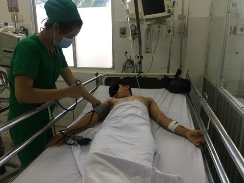 3 anh em cùng nhập viện vì ăn... cóc chiên