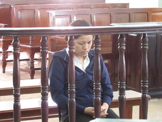 Tuyên án 12 năm tù 'cô gái chống nạng ra tòa vì lừa đảo
