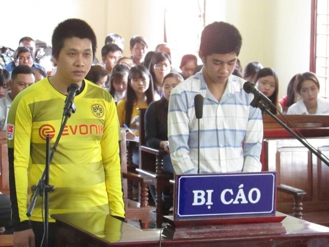 Cặp đôi đồng tính lãnh án nặng từ chuyện… giận nhau