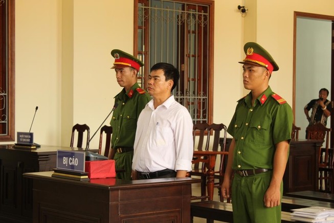 Bắt giam tại tòa cựu giảng viên cao đẳng Cần Thơ