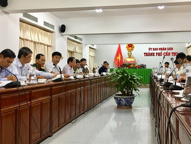 Bia sản xuất ra chất trong kho vì tiêu thụ giảm
