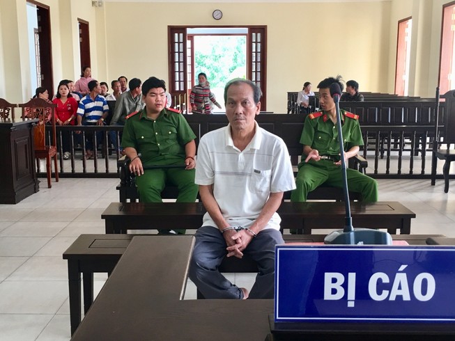 Ông già 78 tuổi hiếp dâm bé gái 6 tuổi lãnh 20 năm tù