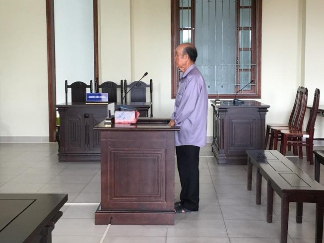 Người đàn ông 74 tuổi lãnh án tù vì lừa 'chạy án'