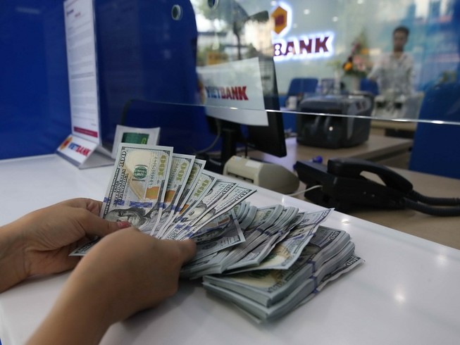 Giá vàng lao dốc, xuống mức thấp nhất 6 tuần