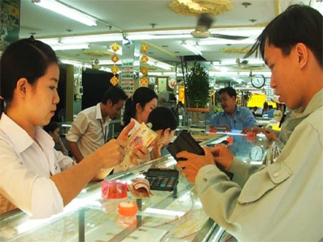 Giá vàng thấp nhất 7 tuần, diễn biến khó lường