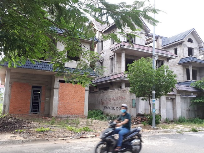 Đề xuất phương án 'giải cứu' bất động sản trùm nền