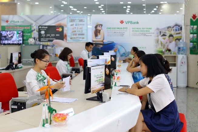 Ngân hàng đầu tiên giảm lãi suất sau 'lệnh' của NHNN
