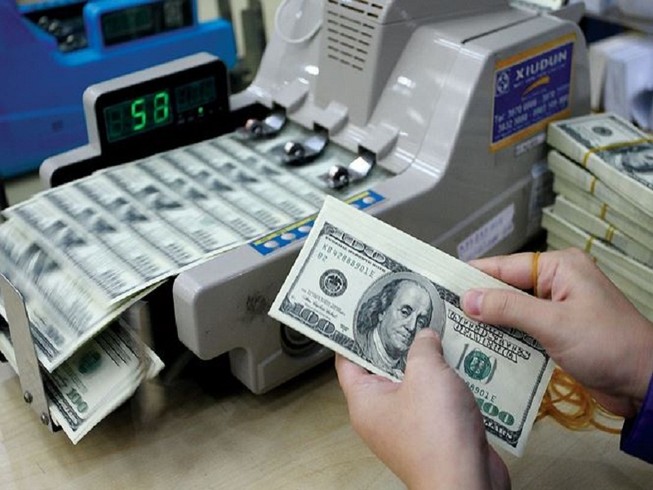 Lý do tỉ giá đột ngột nổi sóng sau thời gian dài bình yên