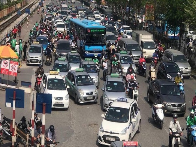 Lý do Bộ GTVT bảo lưu quan điểm taxi công nghệ phải gắn 'mào'