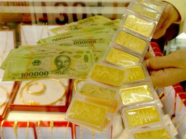 Giá vàng đột ngột tăng 'dựng đứng'