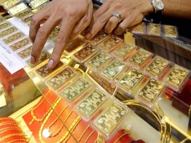 Sau 1 đêm, giá vàng mất trên 800.000 đồng/lượng